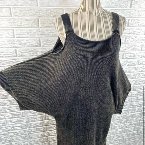 She + Sky Oversized Cold Shoulder Sweater Dress Size Medium - Picture 2 of 6
